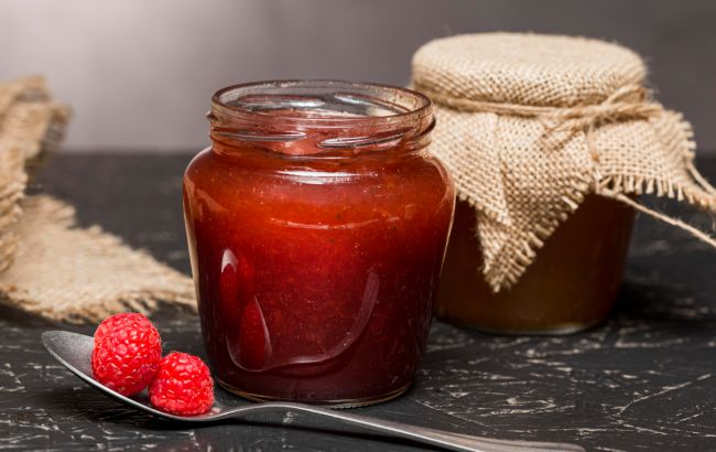 Обязательно ли хранить открытую банку варенья в холодильнике?