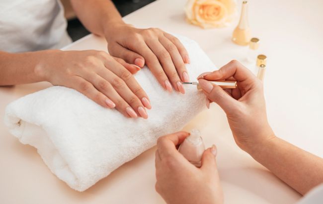 Акрил или гель: мастер маникюра рассказала, что лучше для ногтей