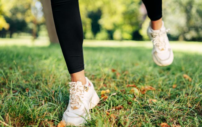 8 помилок під час ходьби, які непомітно прискорюють старіння тіла