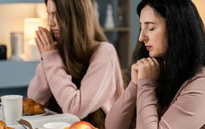 Прощена неділя 2026: що насправді треба сказати і чому більшість робить це неправильно