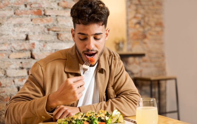 В якій годині обідати для енергії та концентрації на весь день: точна відповідь