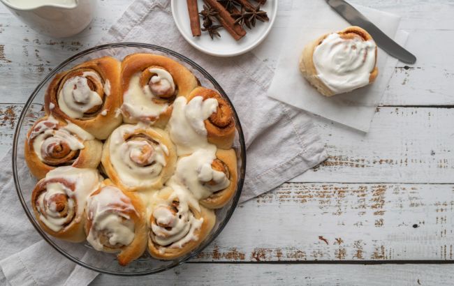 Синнабоны, тающие во рту: простой рецепт ароматной осенней выпечки от Лилии Цвит