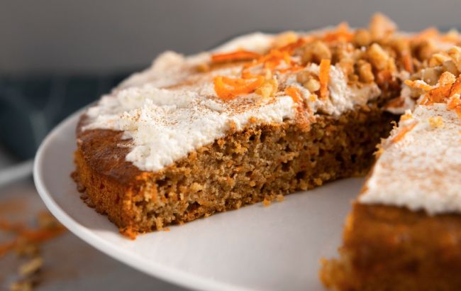 Морквяний пиріг з продуктів, які завжди є вдома: готується дуже легко