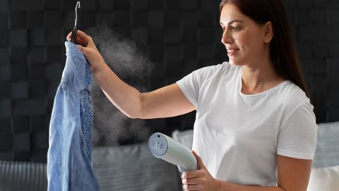 Не лише для одягу: 7 способів використання відпарювача в побуті