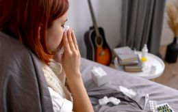 Понад 100 тисяч українців захворіли за тиждень: ЦГЗ поділився даними про грип і COVID-19