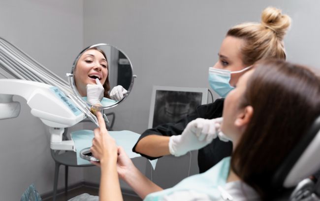 Стоматолог назвал проблемы с зубами, которые никогда нельзя игнорировать