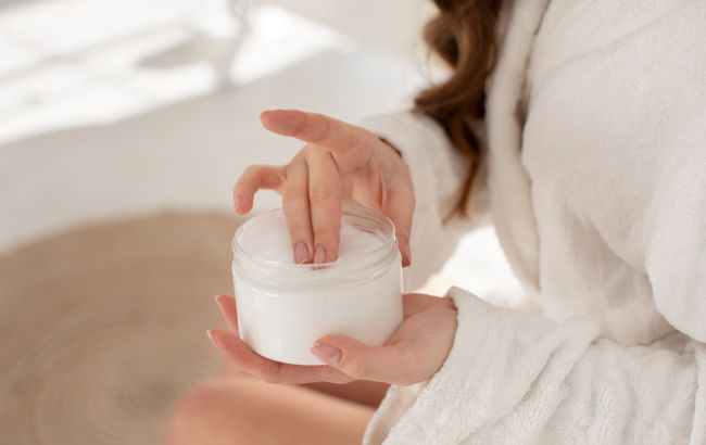 Дерматолог назвал средство, которое эффективно борется со старением кожи