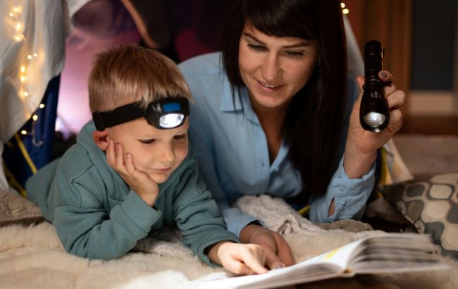 Блэкауты в Украине: советы психиатра, как сохранить нервы и избежать ссор в семье