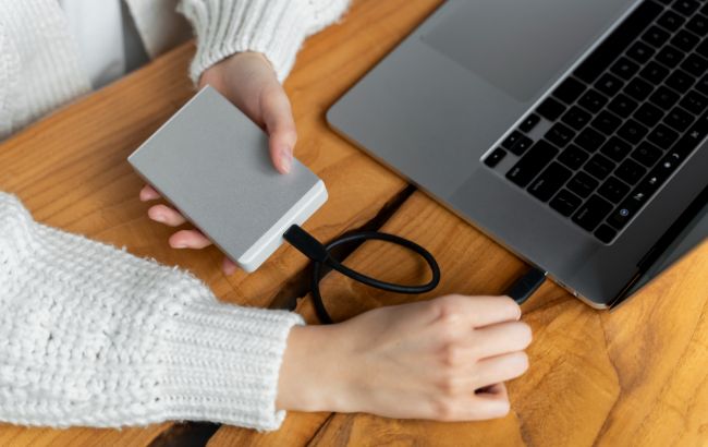 Как зарядить ноутбук во время отключений света: топ-5 павербанков, которые спасут в блэкаут