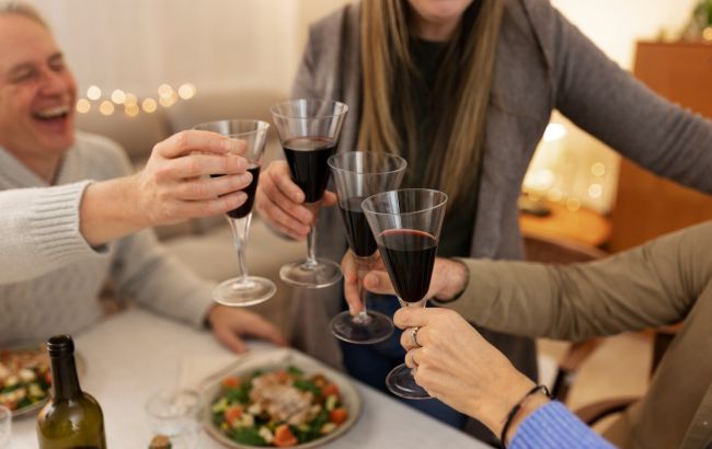 Гастроентеролог назвала алкоголь, який найбільше шкодить шлунку: ви будете здивовані