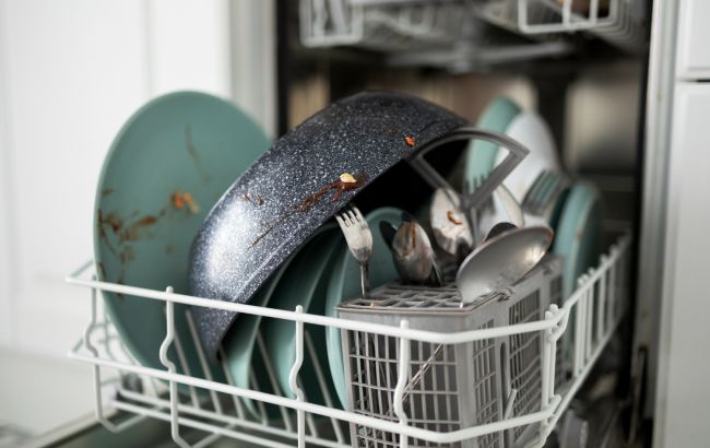 8 вещей, которые категорически нельзя мыть в посудомоечной машине