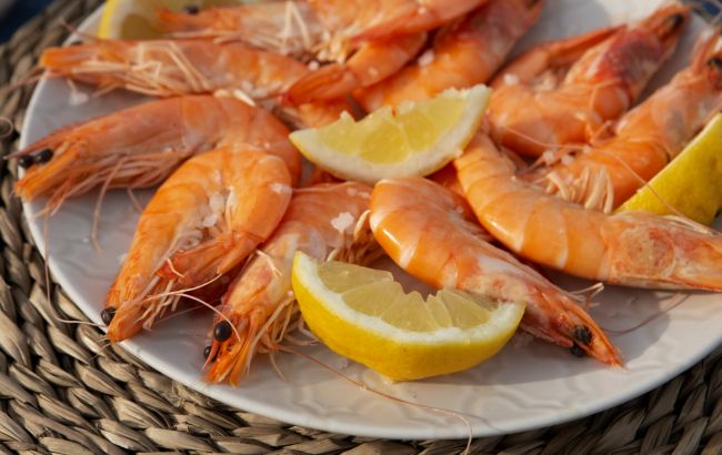 Легкие лайфхаки, которые помогут быстро почистить креветки