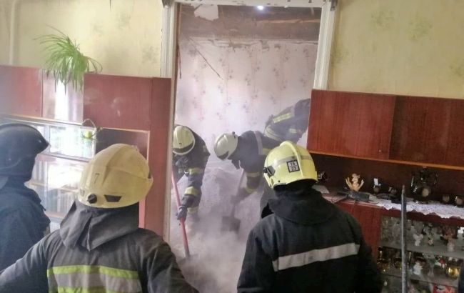 В Одесі в двоповерховому будинку обвалилося перекриття, є жертва