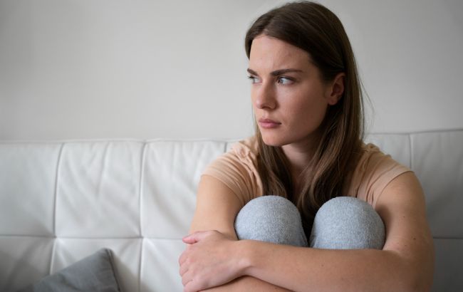 Тревога и тревожное расстройство: чем отличаются, почему возникают и когда нужна помощь