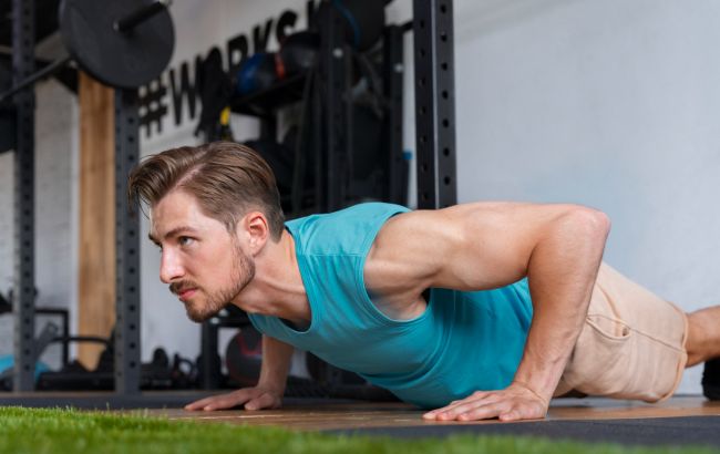 Что будет с организмом, если ежедневно выполнять 30 отжиманий: результат удивит