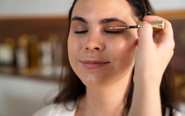 5 помилок, які всі роблять під час нанесення підводки для очей