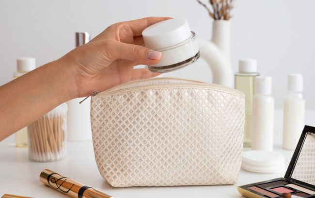 Проверьте свои косметички. Визажист рассказала, какую опасность они могут представлять