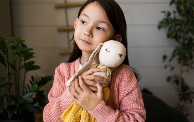 Первая кукла ребенка: как выбрать безопасную для здоровья игрушку?