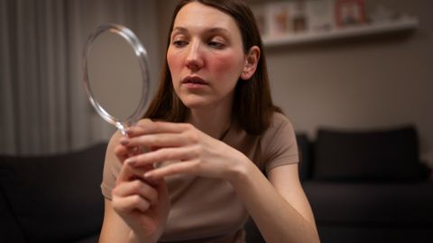 Вы вредите своей коже: 8 привычек, которые усугубляют распространенную проблему