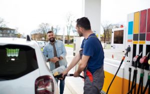 Чому авто "жере" багато пального: 5 причин, які варто знати кожному водію