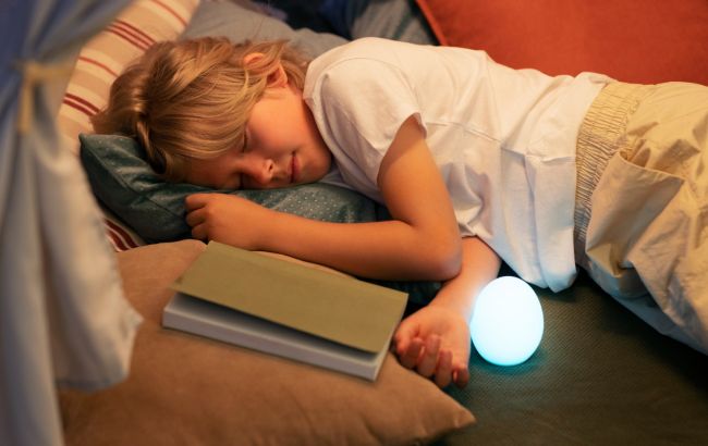 Названо предмет в кімнаті, який шкодить зору дітей: і це не телевізор