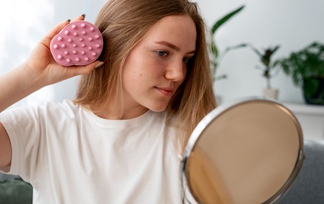 Постійна втома та сиве волосся: лікар назвав одну причину такого стану