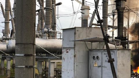 ЧП на подстанции в Ровно лишило света весь район: видео масштабного пожара