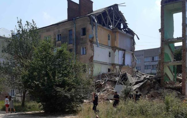 У Дрогобичі обвалився під'їзд багатоповерхівки, від руйнування якої в 2019 загинули люди