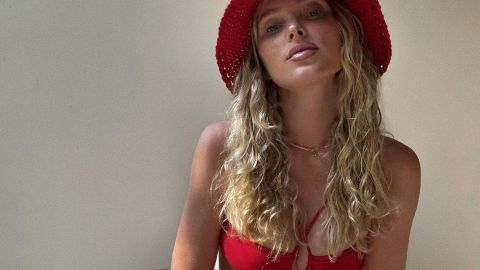 В этом на пляж нельзя: стилист показала, какие купальники и панамки уже антитренд