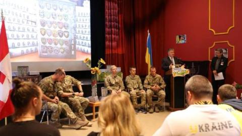 В Канаде представили книгу о подвигах украинских военных в АТО