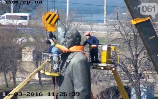 Несносный Ленин: как в Запорожье пилят вождя
