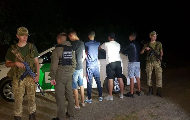 Пограничники на Закарпатье задержали три группы нелегалов из Алжира