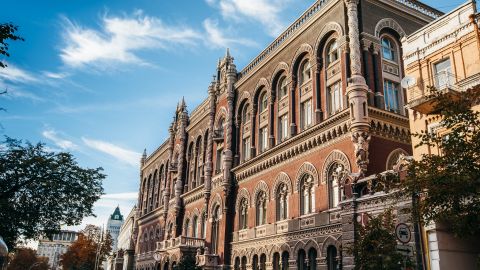 НБУ скоротив купівлю валюти на міжбанку