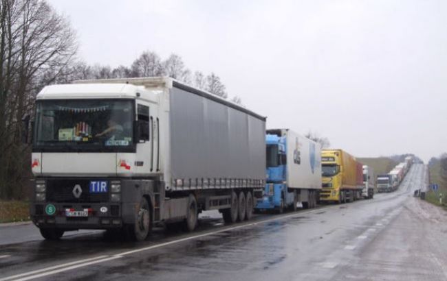 Российские грузовики разворачиваются в Украине и возвращаются в Беларусь