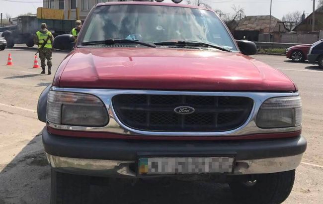 В Харьковской области задержали автомобиль с арсеналом оружия