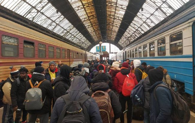 Перший успішний гуманітарний коридор: до Львова прибули евакуйовані з Сум люди