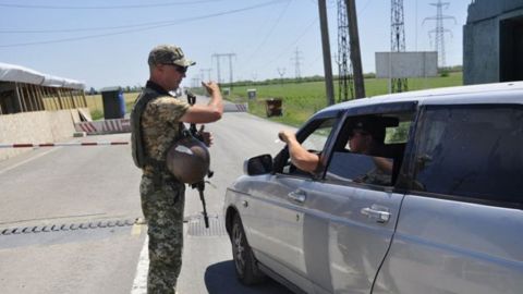 Бойовики закрили КПВВ "Новотроїцьке"