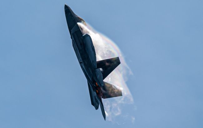 США перекинули до Польщі вже 12 винищувачів F-22 Raptor