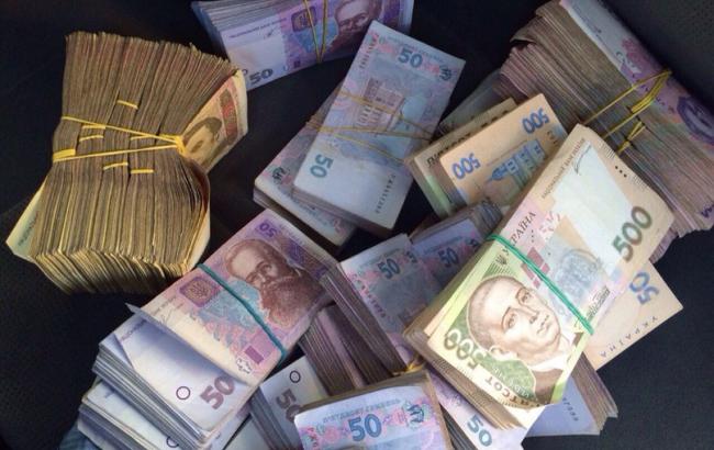 Курс долара на міжбанку 21 квітня знизився до 26,73