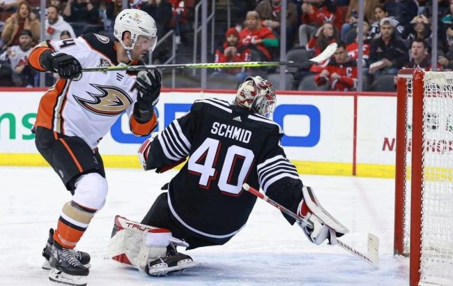 Ветеран "Анахайма" с тремя шайбами возглавил топ-3 звезд вечера НХЛ: видео