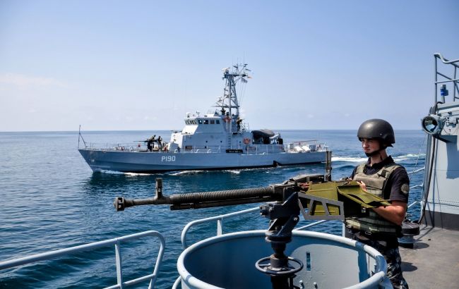 Корабли ВМС Украины совершили переход через Черное море и прибыли в грузинский порт Поти