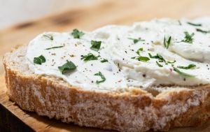 Секрет дорогих ресторанів розкрито: збите масло вдома за кілька хвилин