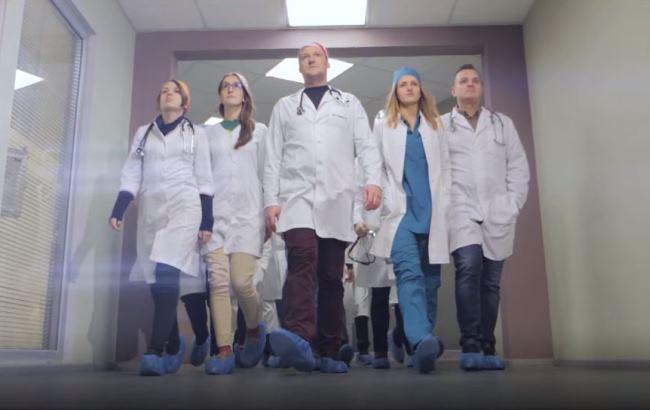 "Вместо стволов стетоскопы": украинские врачи зачитали "зачетный" рэп (видео)