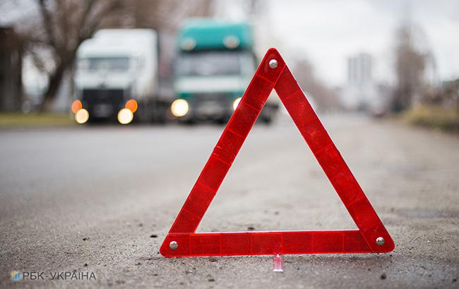 "Стояла на остановке": в Одессе грузовик сбил женщину