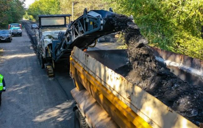 У Дніпропетровській області ремонтують трасу "Дніпро-Обухівка"