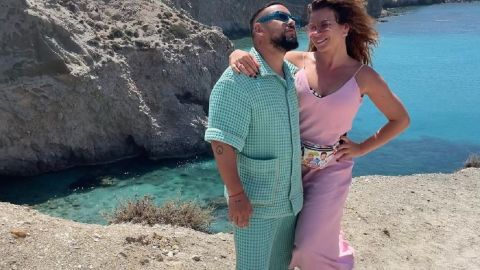 Таких немає у всьому Всесвіті: MONATIK чуттєво привітав дружину з ювілеєм