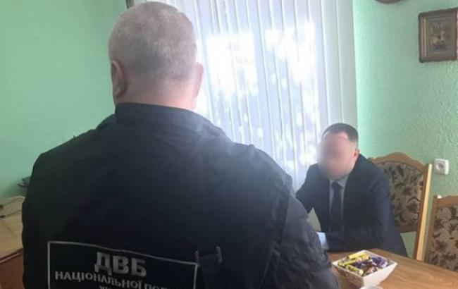 У Чернівецькій обл. затримали голову лісгоспу регіону при спробі дати хабар поліцейському