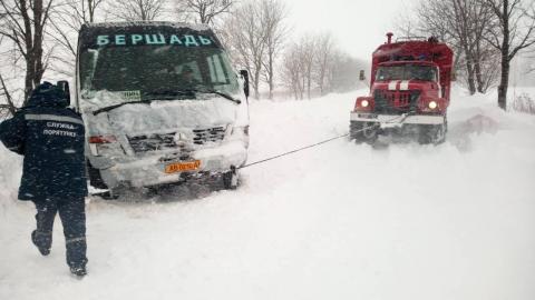 Негода в Україні: у 6 областях обмежено рух транспорту