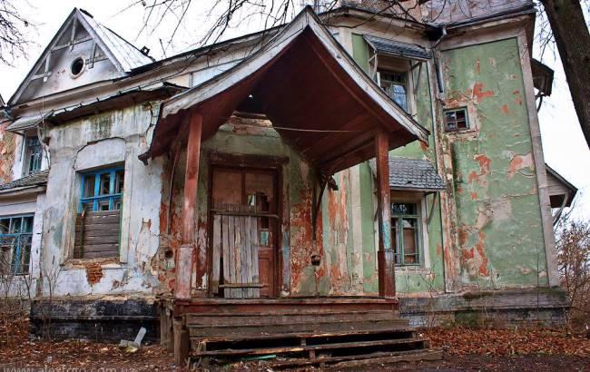 В сети показали ужасающее состояние старинного поместья под Киевом (фото)