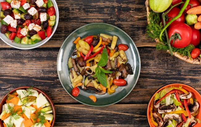 5 салатов на Пасху, которые сметут со стола первыми: вкусные весенние рецепты